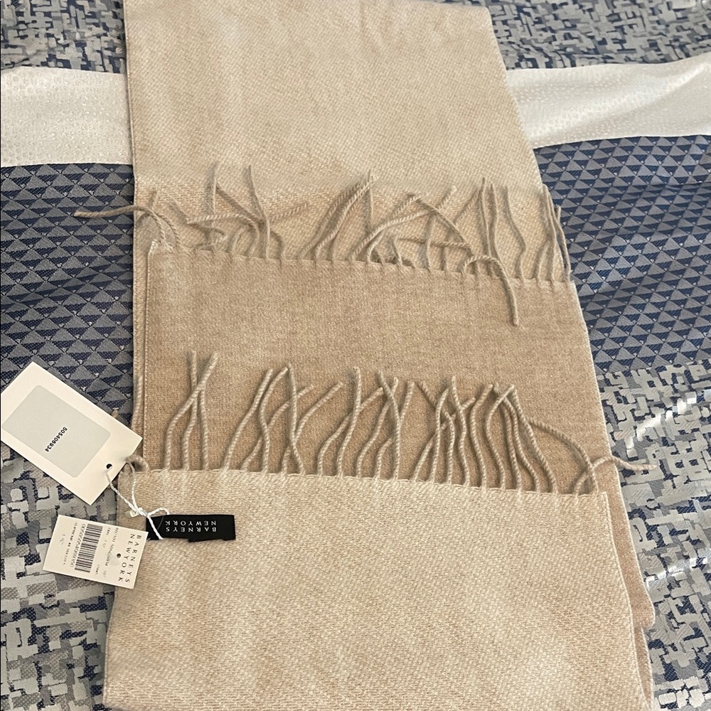 Barney’s New York men beige scarf